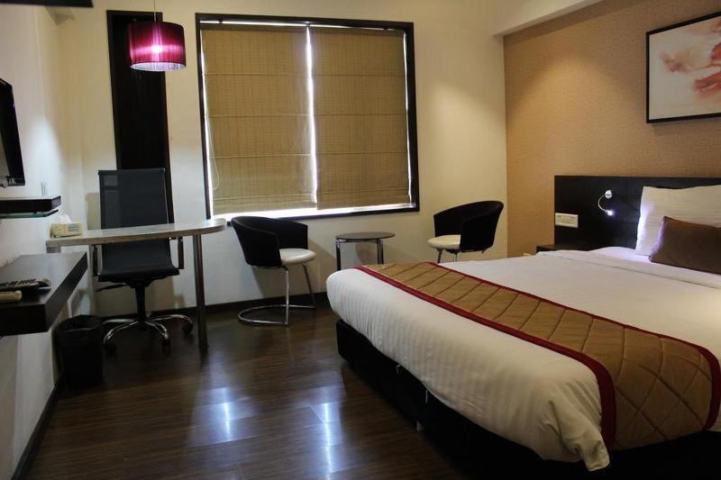 Hotel Siesta Hinjewadi Pune Zewnętrze zdjęcie
